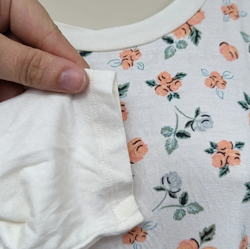 DE Collection NWT Ball Game Rose Blossoms Tee Sz XS